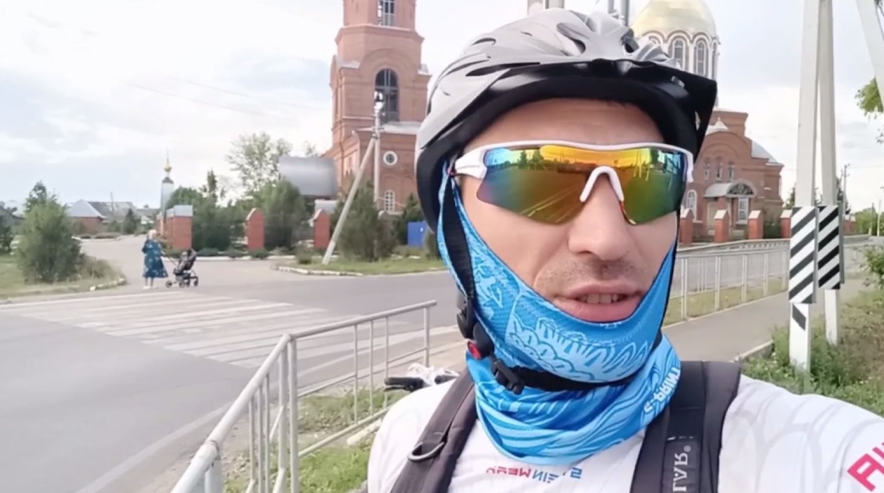 Житель Новочебоксарска движется к исполнению своей мечты на велосипеде