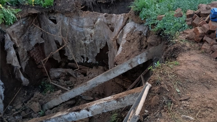 В Чувашии мужчина погиб под завалами погреба