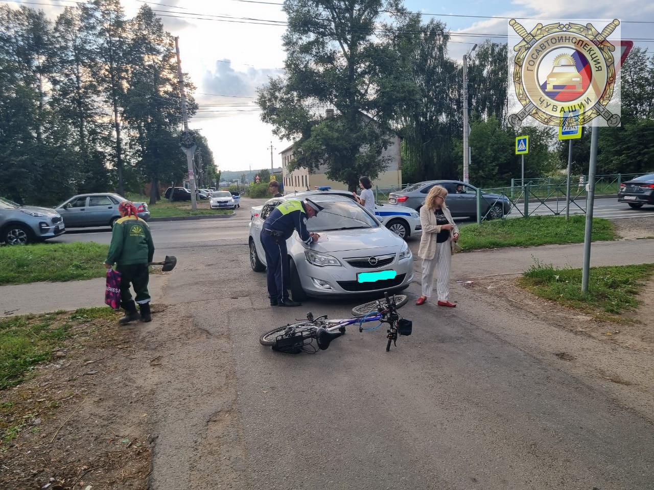 В Чебоксарах легковушка сбила мужчину на электровелосипеде