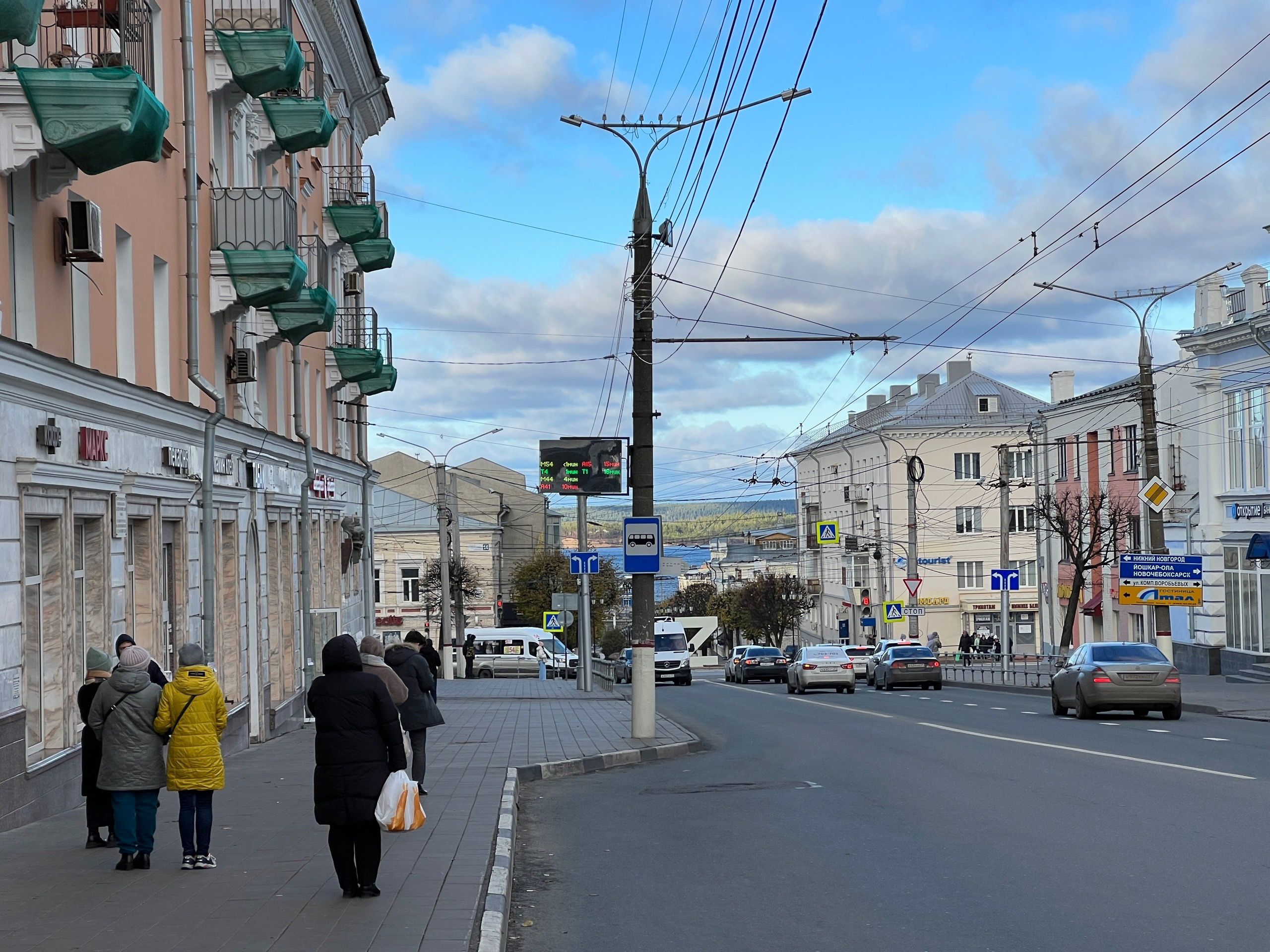 Этот цвет будет самым популярным осенью: вы точно найдете в гардеробе вещи этого оттенка