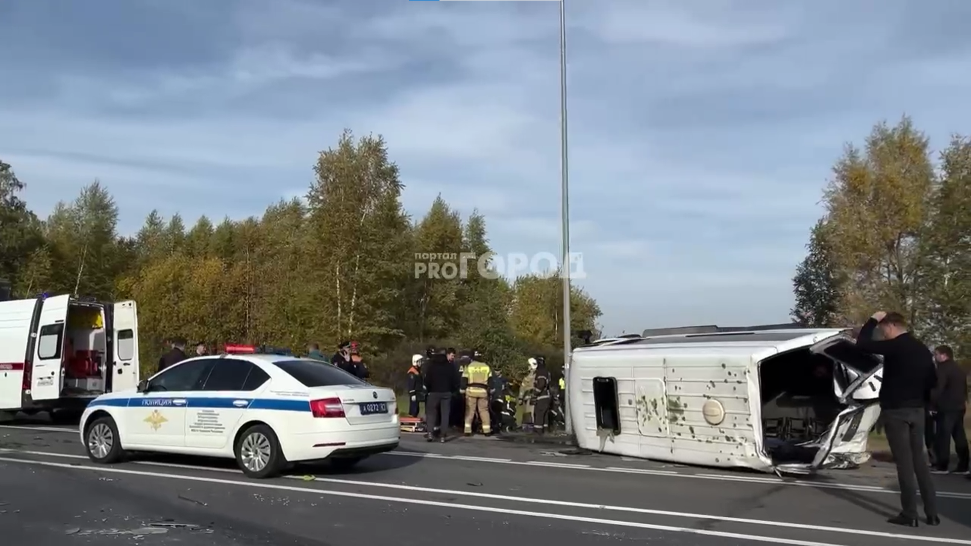 На М7 в Чувашии произошло ДТП с переворотом: столкнулись маршрутка и грузовик