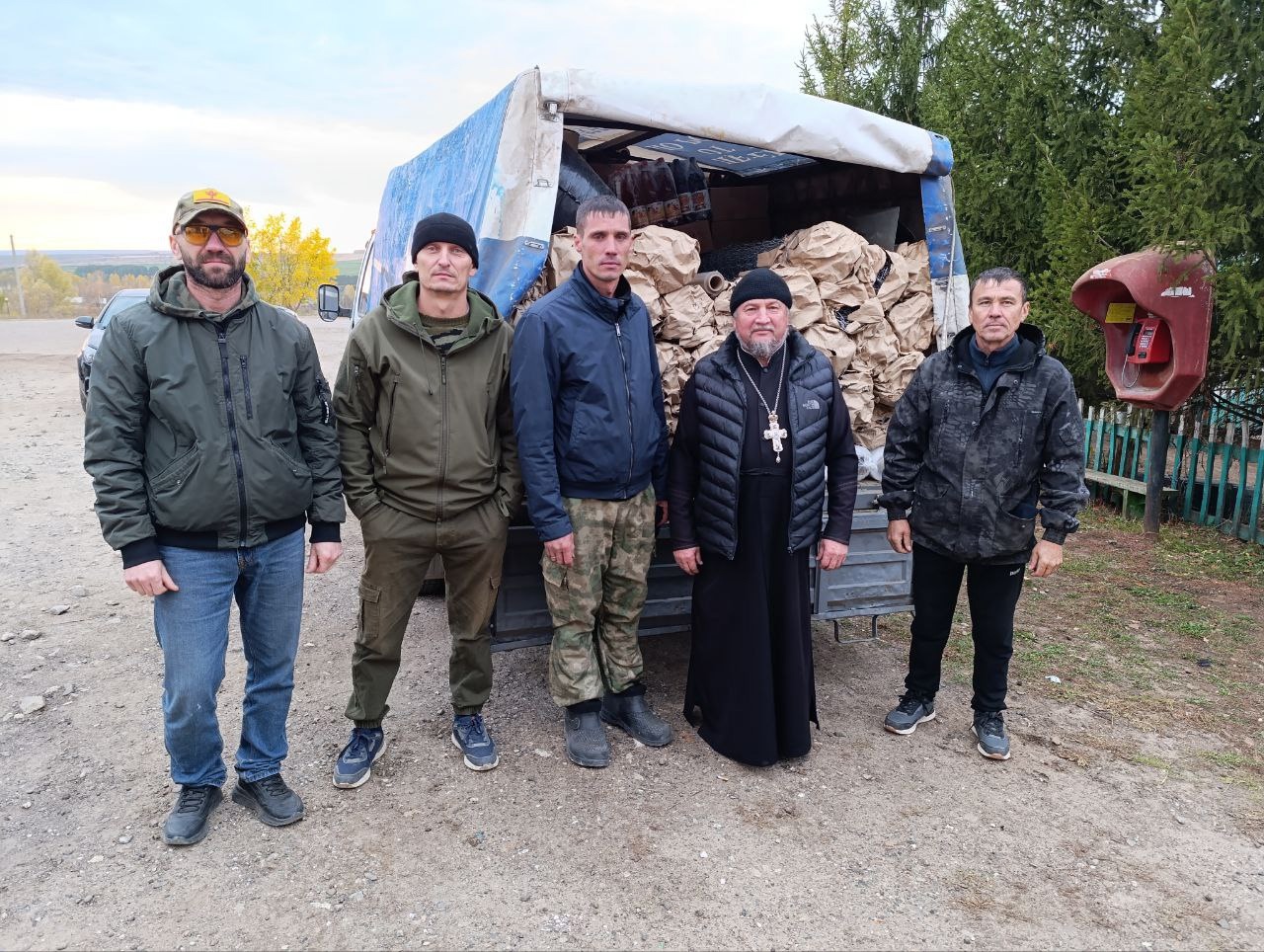 Жители Янтиковского района поехали на СВО, чтобы передать гуманитарный груз для земляков