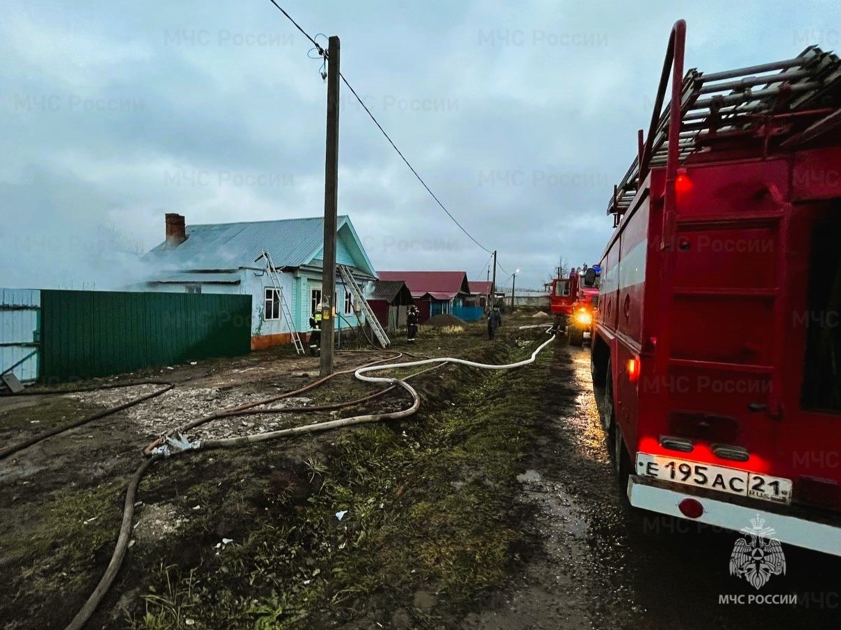 В Чебоксарском районе мужчина пострадал при пожаре: его увезли в больницу