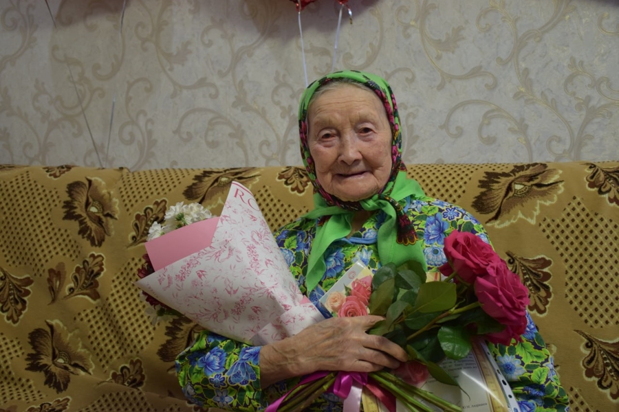 Жительница Чувашии с оптимизмом встретила 100-летний юбилей и раскрыла секрет своего долголетия