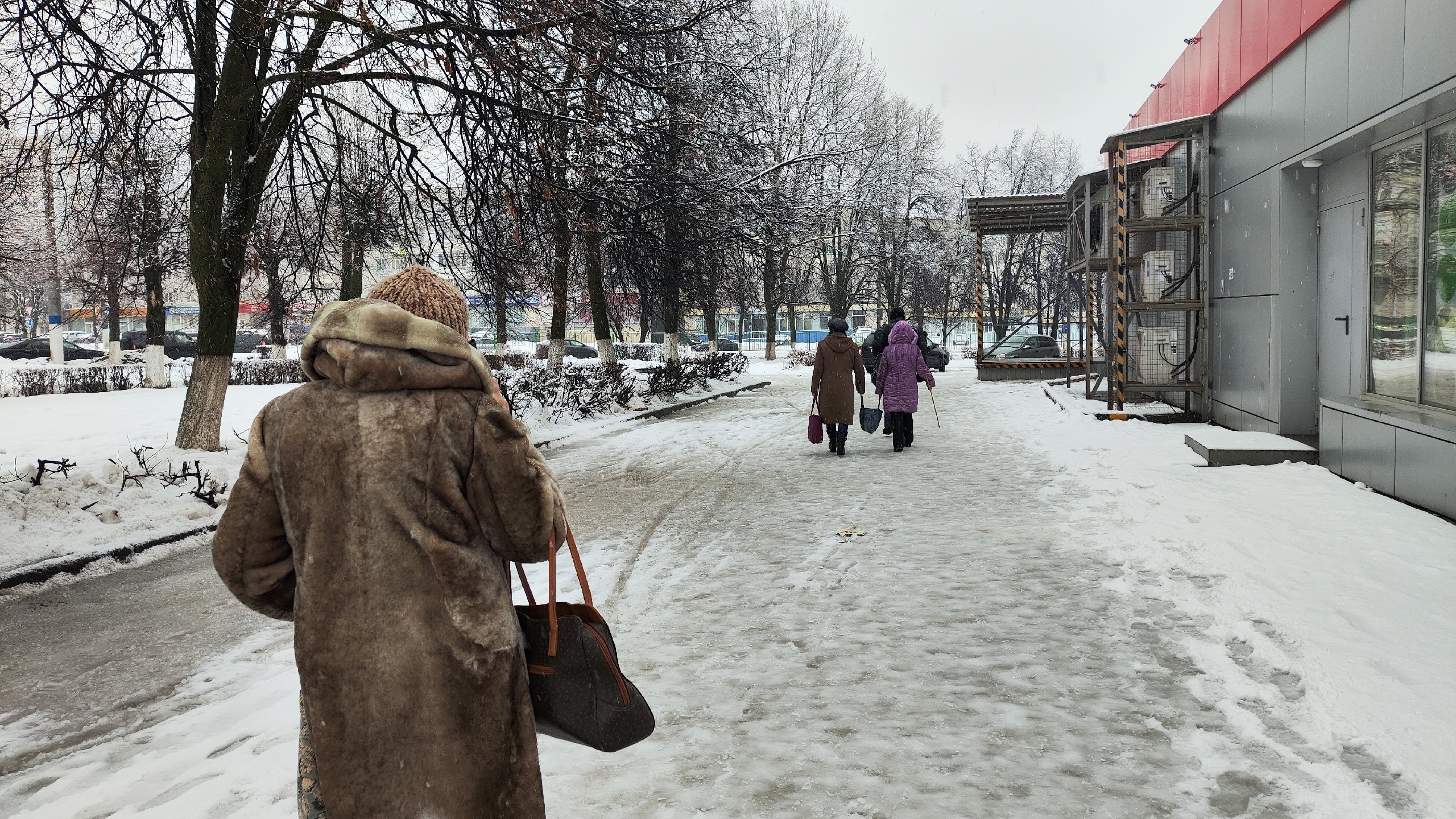 В Чувашии оставшаяся после снегопада снежная каша превратится в гололед в эту морозную ночь