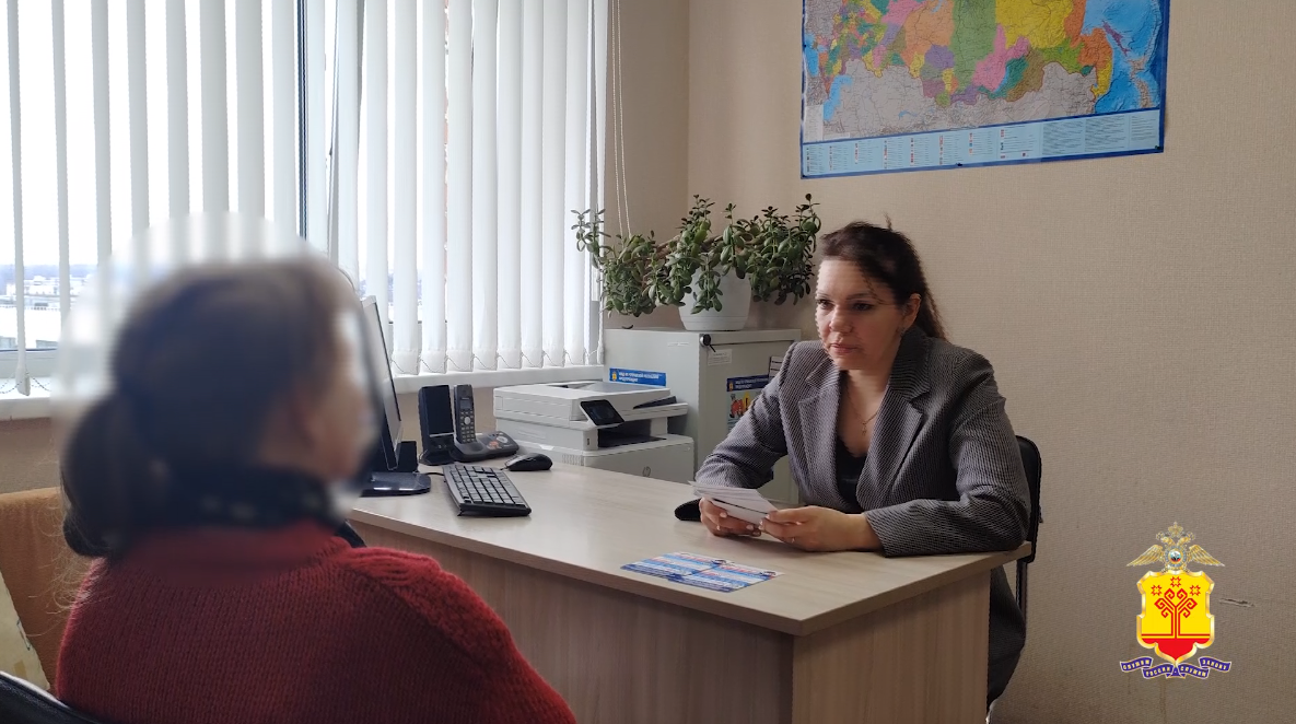 Оперативник спас пенсионерку из Чувашии от потери квартиры, сыграв роль риелтора