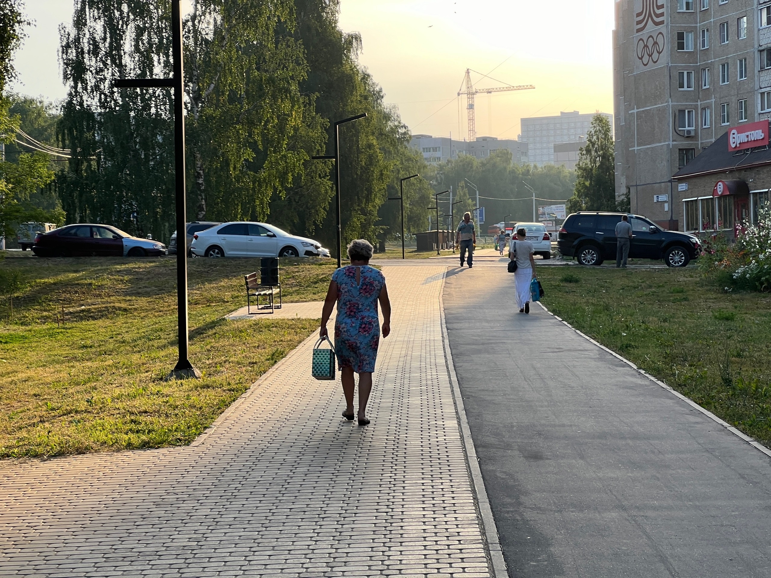 В Чебоксарах полицейские увезли бабушку из банка, чтобы она не отдала свои деньги мошенникам
