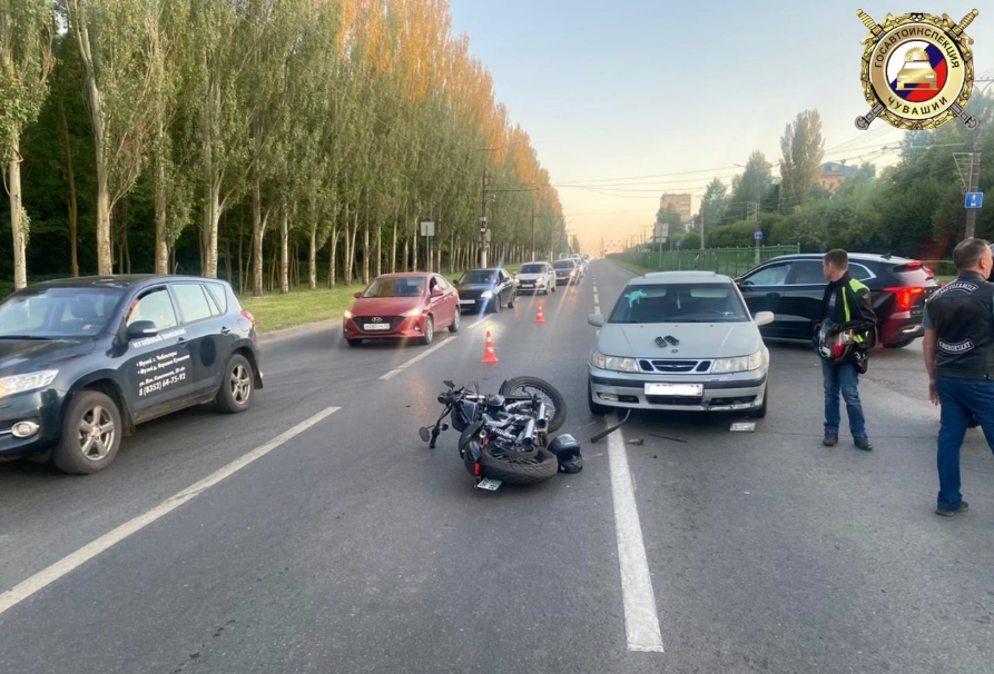 В Чебоксарах мотоциклист на Harley Davidson столкнулся со шведской иномаркой