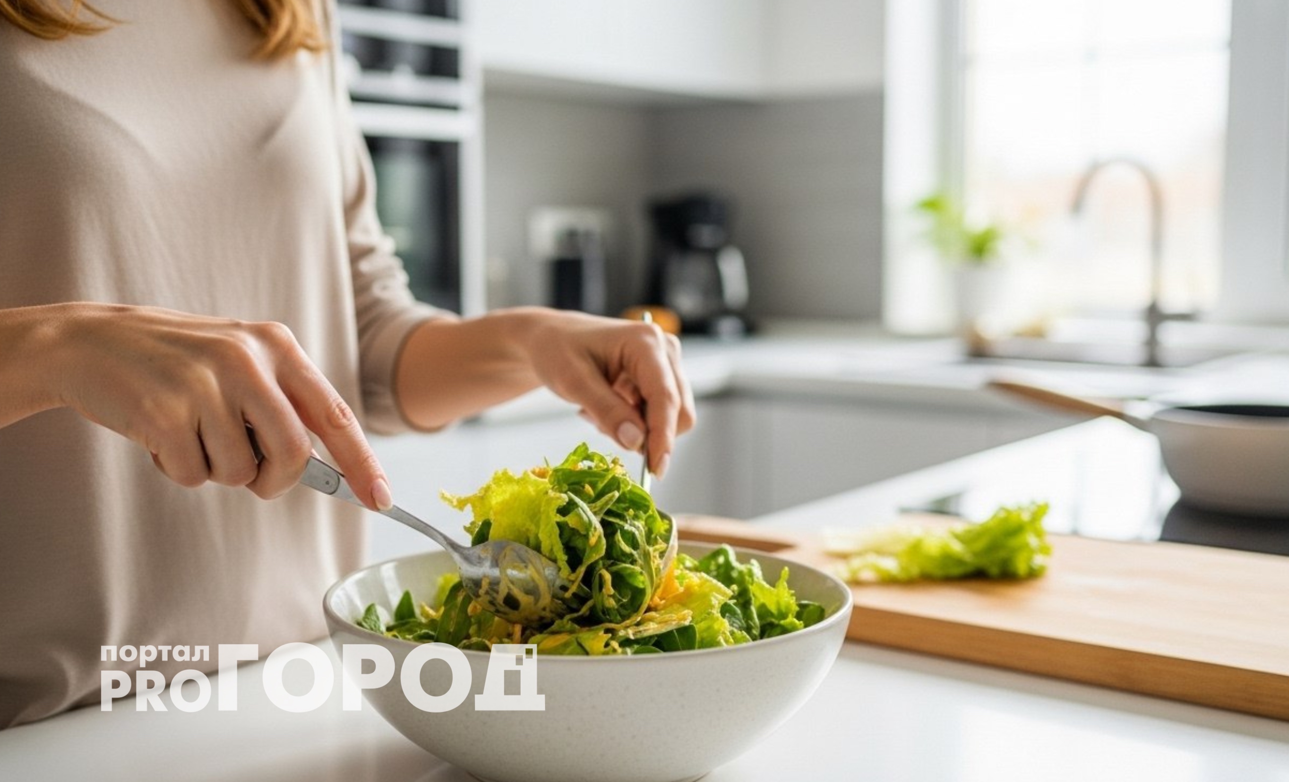 Теперь заправляю салат только так: получается лучше чем в ресторанах