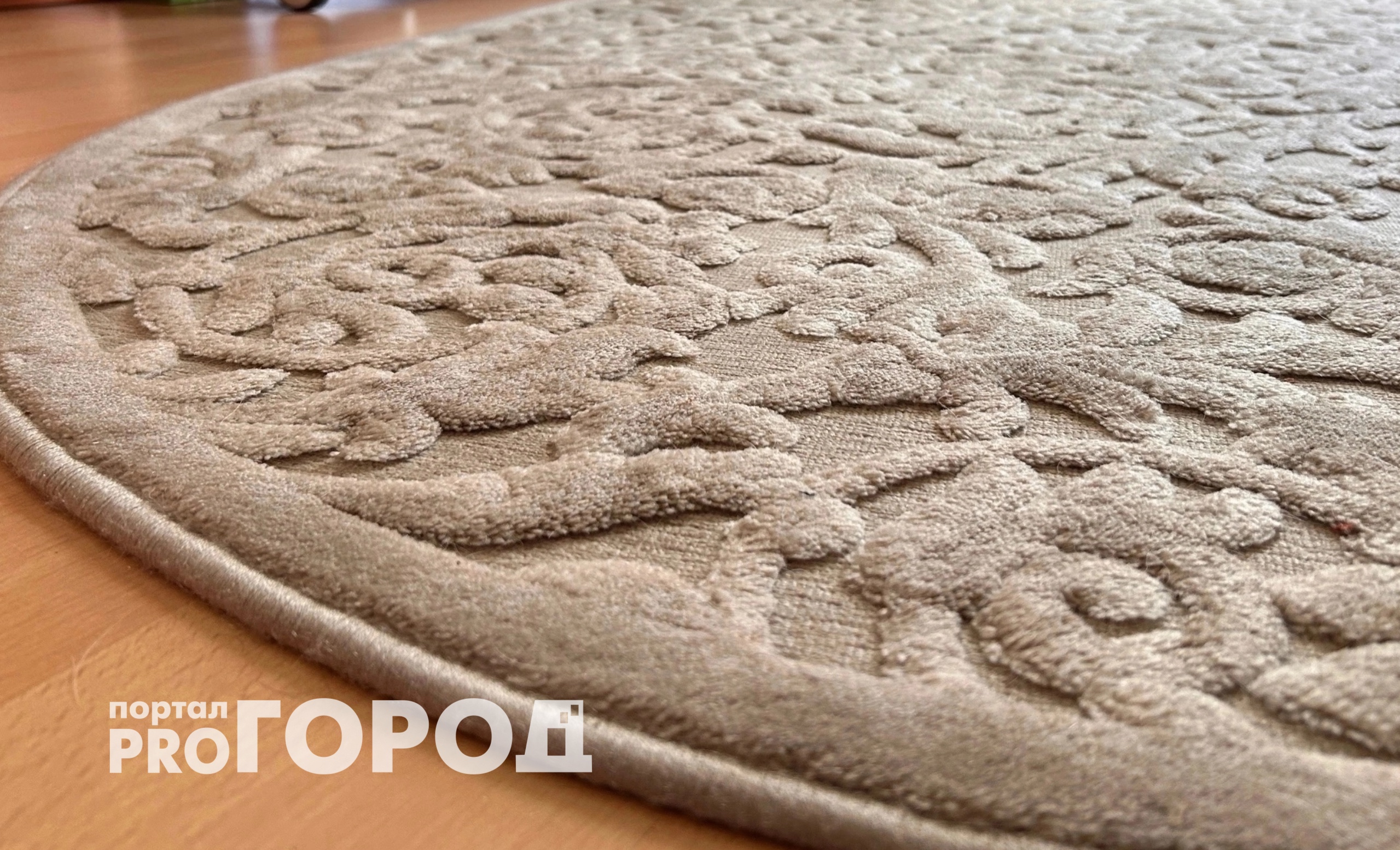 Всего одна таблетка — и ваш ковер засияет как новый: 5-минутный способ