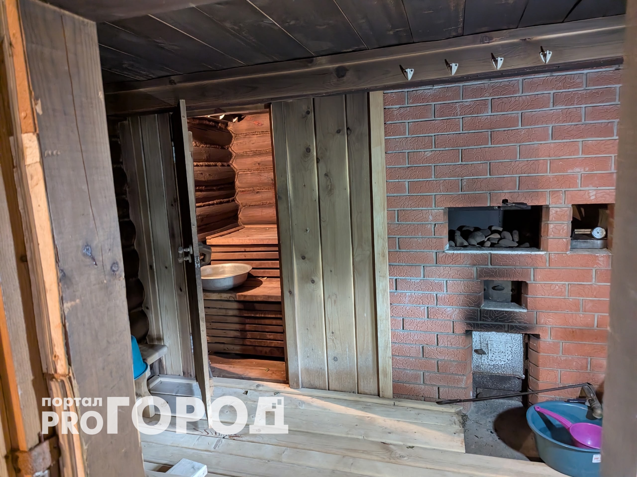 Вставил в стену одну вещь: в бане жарко как в пустыне – тепло даже через неделю после топки