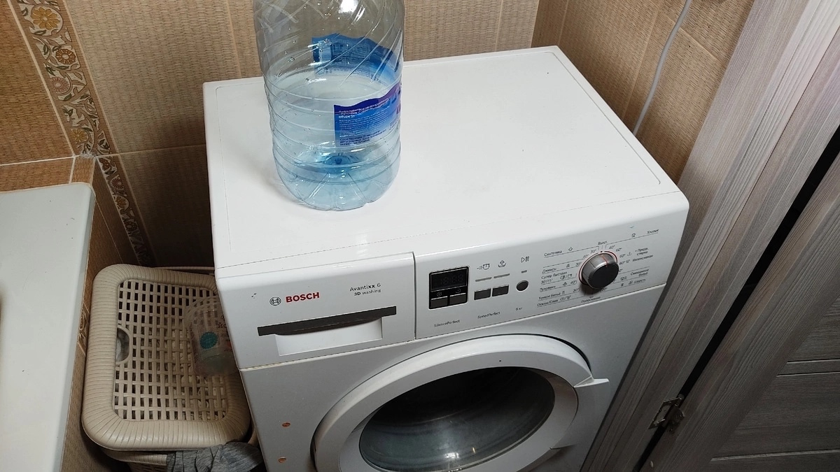 И как я жил без этой находки: кладу пластиковую бутылку за стиральную машинку - мелочь, а пользы выше крыши