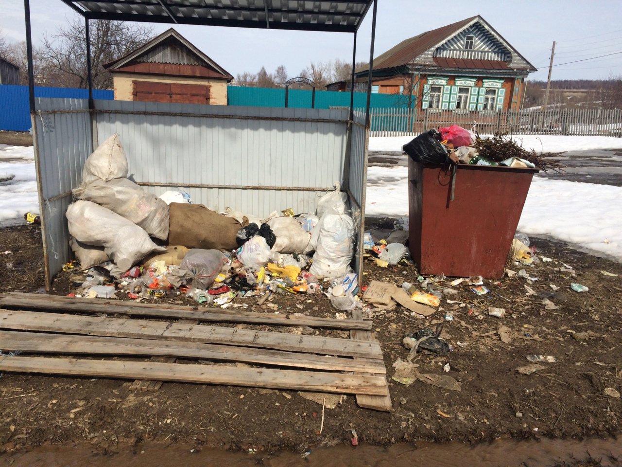 Тбо в деревне. Мусоровоз в деревне.