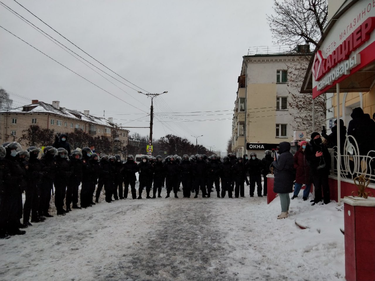 Разгон чебоксары. Митинг в Чебоксарах. Митинг в Чебоксарах в 2021. Митинг Чебоксары несанкционированный 2021. Разгон митинга Чебоксары.