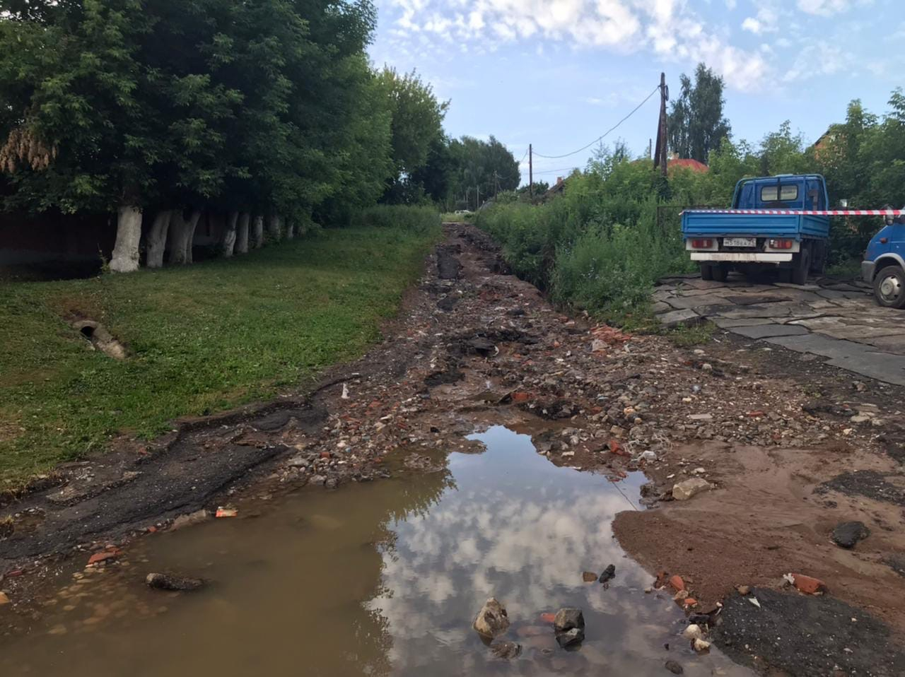 В Чебоксарах рядом с частными домами взорвался водопровод: “Смыло дорогу и  огороды” | 01.07.2021 | Чебоксары - БезФормата