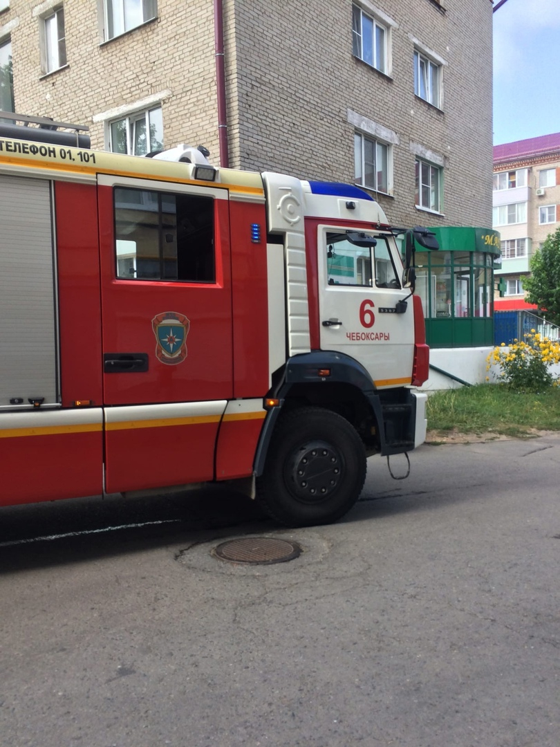 Утром в многоквартирном доме в Чебоксарах случился пожар | 31.07.2021 |  Чебоксары - БезФормата