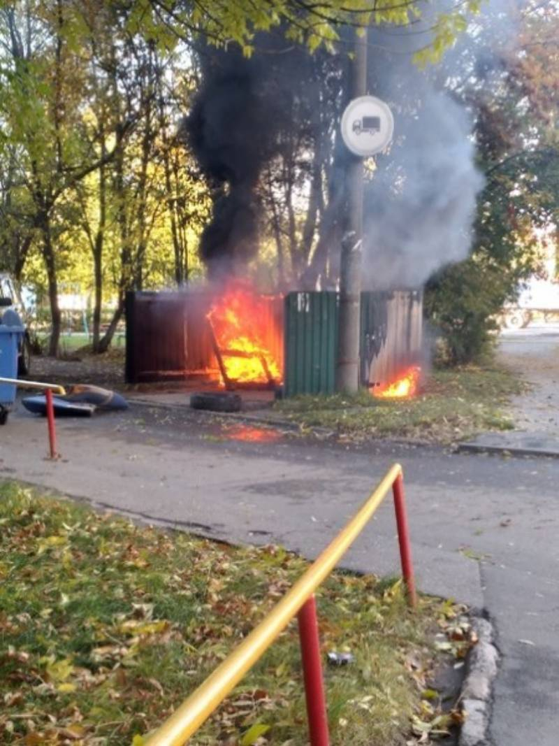 Над многоэтажным домом в Чебоксарах появились густые клубы черного дыма |  28.09.2021 | Чебоксары - БезФормата