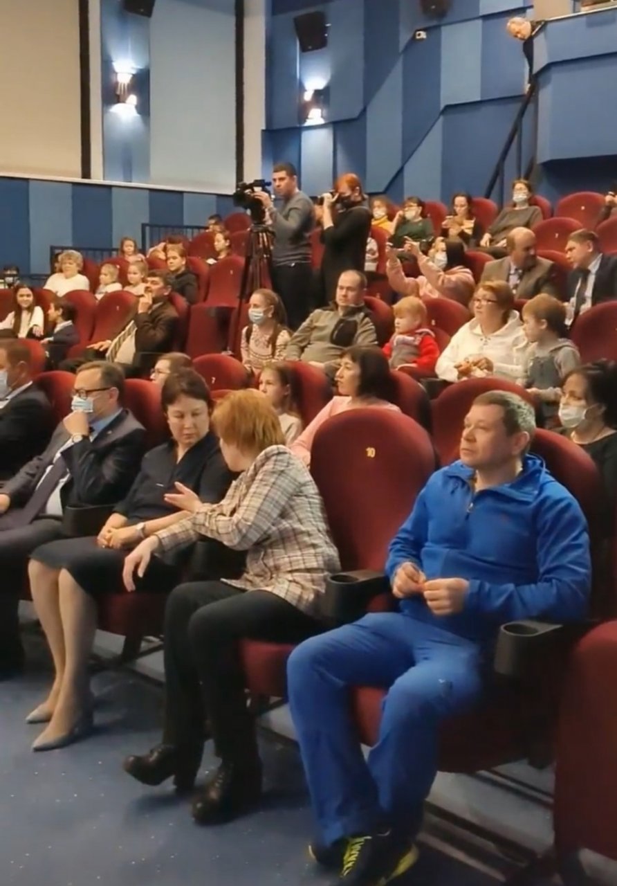 дк химик новочебоксарск зал. дк химик новочебоксарск кинотеатр. культурная среда чебоксары. дк химик новочебоксарск зал. дк химик новочебоксарск кинотеатр зал 2.