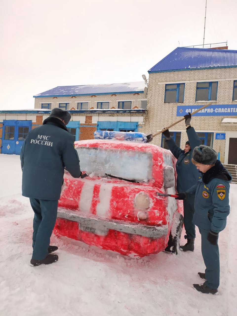 Пожарные ко Дню защитника Отечества лепят самолеты, машины и сказочных  героев | 21.02.2022 | Чебоксары - БезФормата