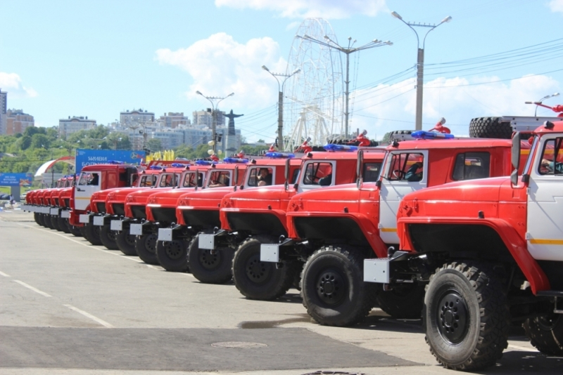 Базовое шасси пожарных автомобилей. Пожарный КАМАЗ 43265. Шасси пожарных автомобилей. Шасси для пожарной машины. Пожарные автомобили колонна.