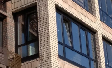 Забудьте о промерзших подоконниках и уличном гуле: установите остекление, которое поменяет ощущение дома